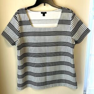 Ann Taylor factory, black and white plaid short sleeve top XL